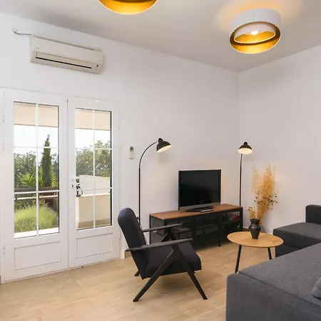 Holiday Home *