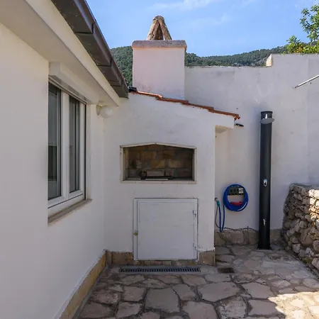 Holiday Home *